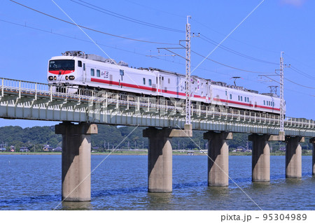 JR東日本鹿島線の北浦橋梁を渡る総合検測車両E491系 JR東日本鹿島線の北浦橋梁を渡る総合検測車両E491系 95304989
