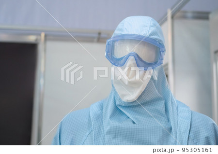 Protective medical clothing with hood and goggles at dummy 95305161