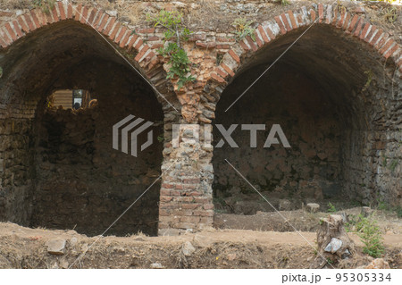 Fragments from the wall of the ancient fortress in Alanya 95305334