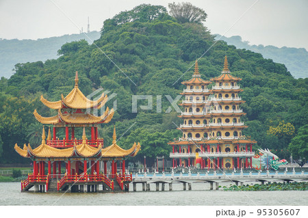 五里亭と竜虎塔 五里亭と竜虎塔 95305607