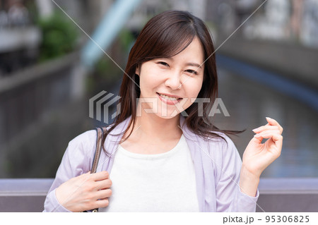 ビジネス　女性　OL 95306825