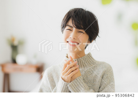 ハンドケア　女性　ビューティ　 95306842