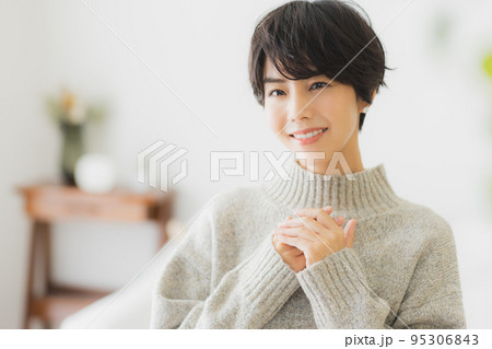 ハンドケア　女性　ビューティ　 95306843