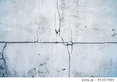 Crack cemant concrete wall, broken building surface texture background. 95307984