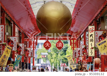 名古屋市 大須商店街の仁王門通り 名古屋市 大須商店街の仁王門通り 95309132