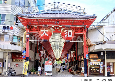 名古屋市 大須商店街の仁王門通り 名古屋市 大須商店街の仁王門通り 95309166