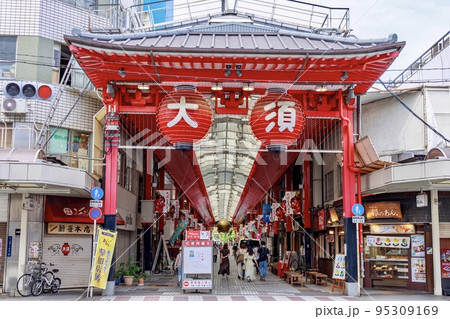 名古屋市 大須商店街の仁王門通り 名古屋市 大須商店街の仁王門通り 95309169