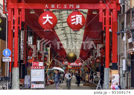 名古屋市 大須商店街の仁王門通り 名古屋市 大須商店街の仁王門通り 95309174