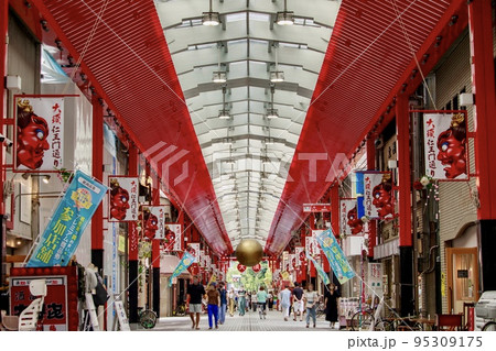 名古屋市 大須商店街の仁王門通り 名古屋市 大須商店街の仁王門通り 95309175