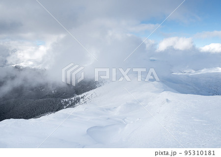Winter weather in the mountains 95310181