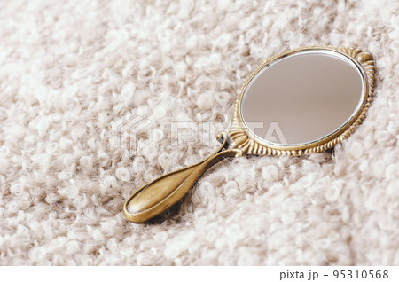 vintage hand mirror 95310568