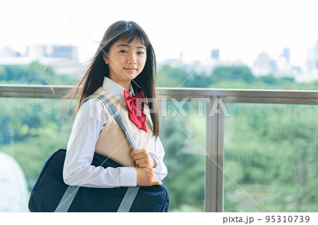 女子中学生の写真素材 [95310739] - PIXTA