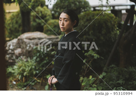 mourning kimono 95310994
