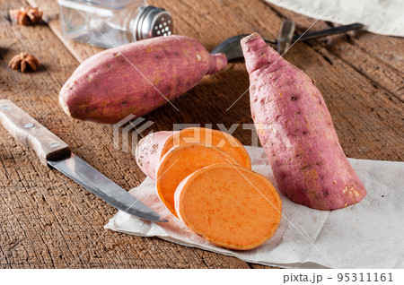 isolated sweet potato 95311161