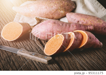 isolated sweet potato 95311175