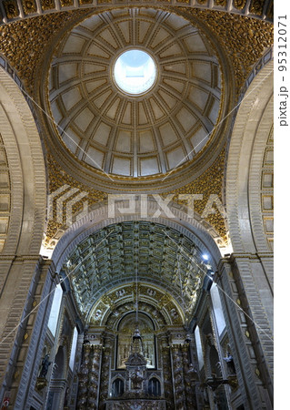 ポルトガルの聖母像を祀るナザレの教会、ノッサ・セニョーラ・ダ・ナザレ教会(In Portugal) 95312071