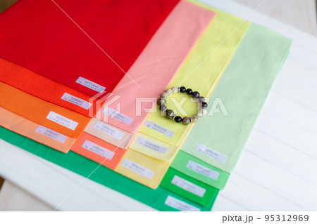 パーソナルカラー　カラーを提案 95312969