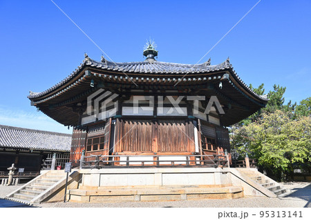 奈良県斑鳩の里の世界遺産法隆寺 国宝夢殿 95313141