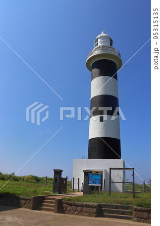 秋田県 男鹿半島の入道崎灯台 95315135