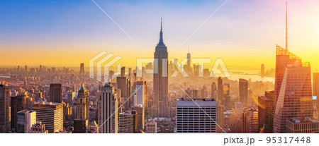 Aerial view of Manhattan at sunset 95317448
