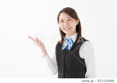事務服を着た女性 95319998