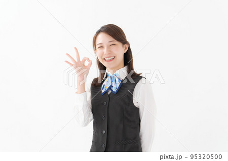 事務服を着た女性 95320500