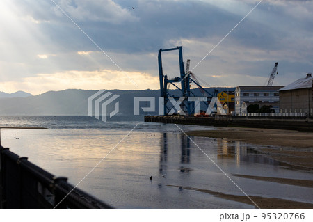 EOSR6.広島呉市、夕日の呉港。 EOSR6.広島呉市、夕日の呉港。 95320766