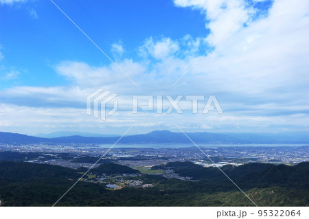 近江湖南アルプスから見下ろす琵琶湖と湖西の山 近江湖南アルプスから見下ろす琵琶湖と湖西の山 95322064