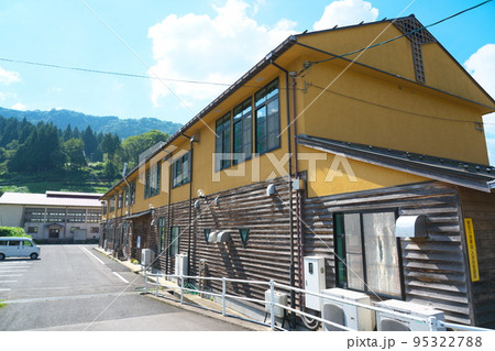 【廃校】旧温泉町立八田中学校の校舎と体育館(現・上山高原ふるさと館)1 兵庫県美方郡新温泉町 【廃校】旧温泉町立八田中学校の校舎と体育館(現・上山高原ふるさと館)1 兵庫県美方郡新温泉町 95322788