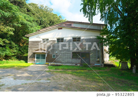 【廃校】岩美町立岩井小学校の校庭と体育館2 鳥取県岩美郡岩美町 【廃校】岩美町立岩井小学校の校庭と体育館2 鳥取県岩美郡岩美町 95322805