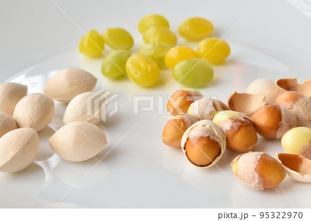 殻付き、生、煎ったギンナン 95322970