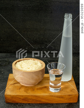 新米と冷酒 新米と冷酒 95323099