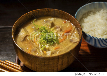 豚汁 95323489