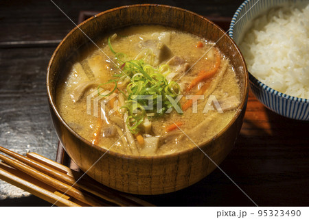豚汁 95323490