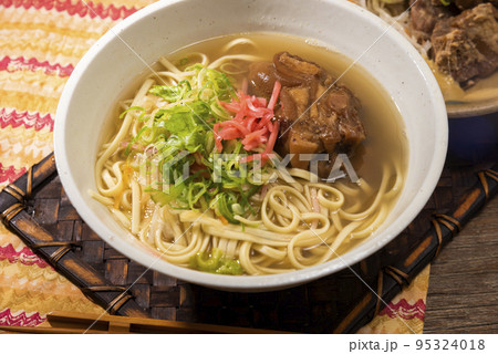 テビチ入り沖縄そば　沖縄郷土料理 95324018