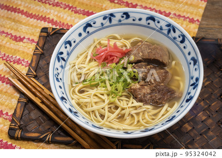 ソーキそば　沖縄郷土料理 95324042