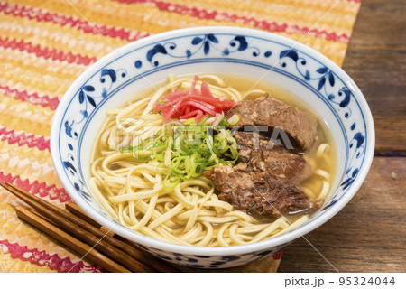 ソーキそば　沖縄郷土料理 95324044