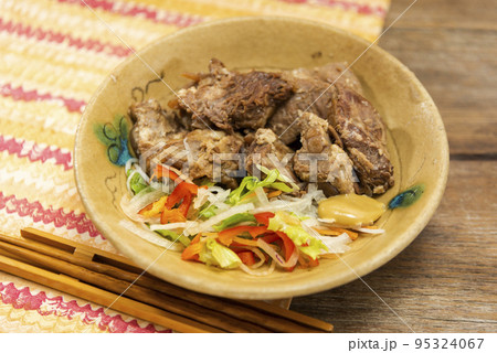 ソーキ　沖縄郷土料理 95324067