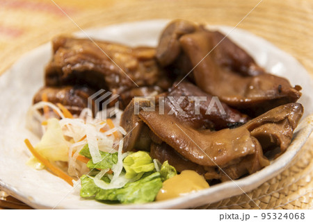 テビチ　沖縄郷土料理 95324068