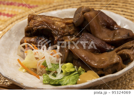 テビチ　沖縄郷土料理 95324069
