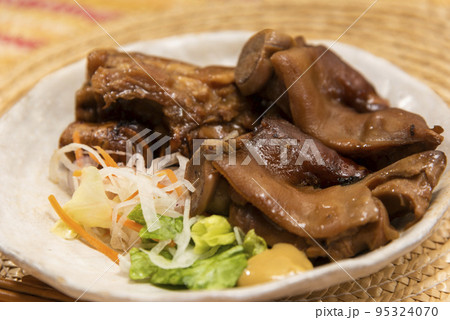 テビチ　沖縄郷土料理 95324070