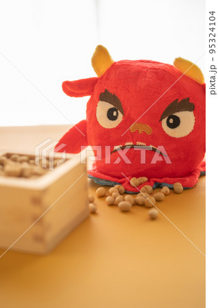 節分赤鬼と豆 節分赤鬼と豆 95324104
