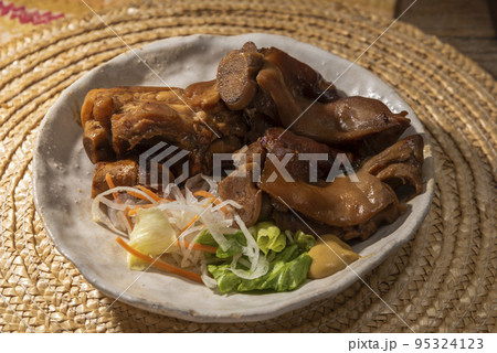 テビチ　沖縄郷土料理 95324123