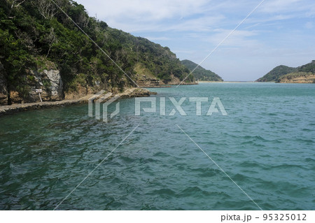 辰ノ島の渡船乗り場から見る遊歩道 辰ノ島の渡船乗り場から見る遊歩道 95325012