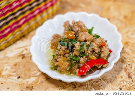 タイ料理　ガパオ 95325918