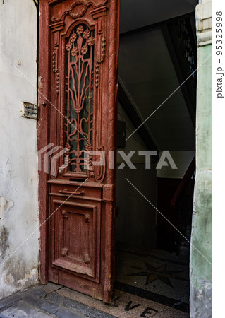 Architecture of Old Tbilisi, capital city of Georgia 95325998