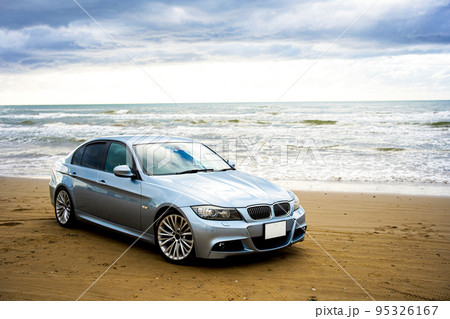 【石川県】海岸と車　千里浜なぎさドライブウェイ 95326167