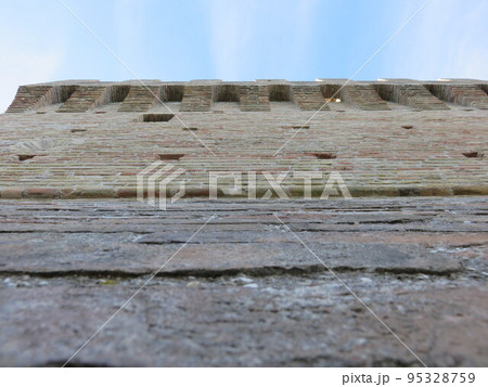 Historical detail 95328759