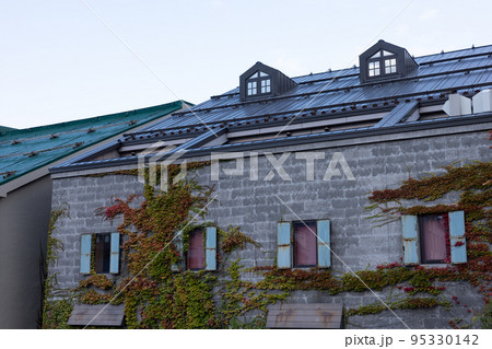 日本の北海道小樽市の古くてとても美しい建物 日本の北海道小樽市の古くてとても美しい建物 95330142