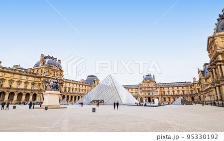 パリ ルーヴル美術館 ※一部ソフトフォーカス パリ ルーヴル美術館 ※一部ソフトフォーカス 95330192